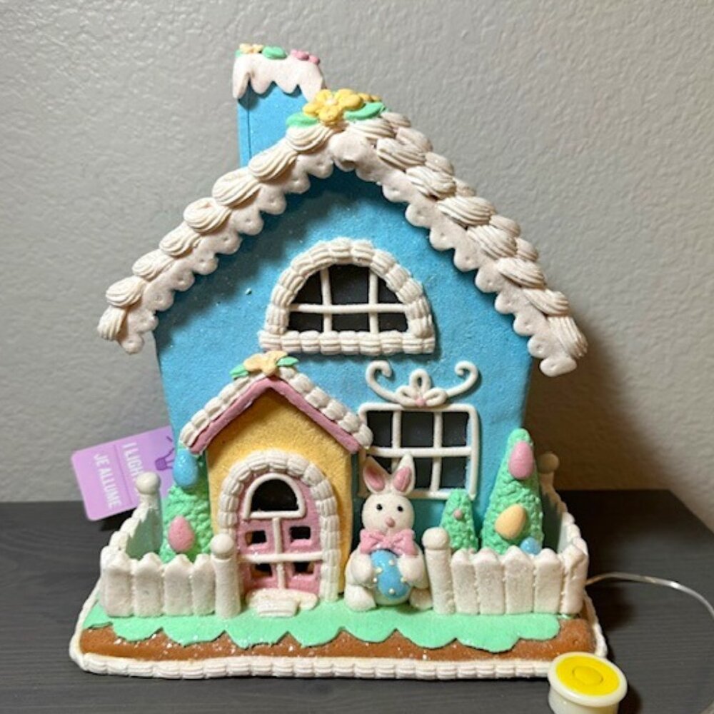 NWT Valerie Parr Hill LED Light Up Sparkly Pastel Easter Gingerbread House